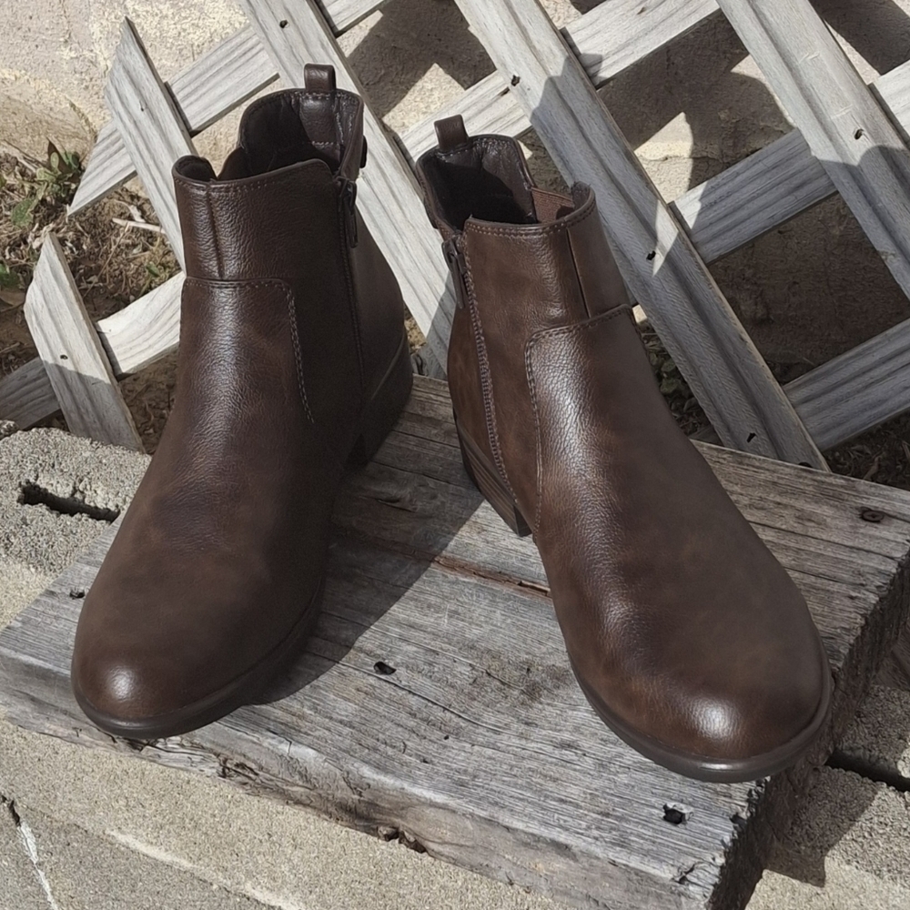 Yuu Brina Chelsea Brown Leather Zipper Booties Boots   Women Size 9.5 - Picture 3 of 16